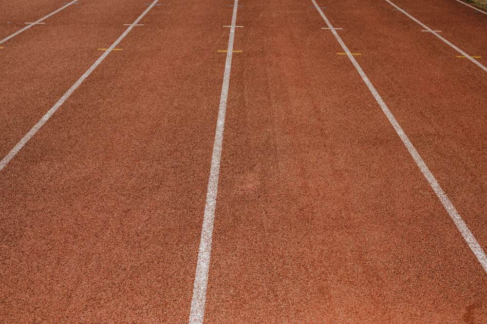 Couloirs d'une piste d'athlétisme en tartan